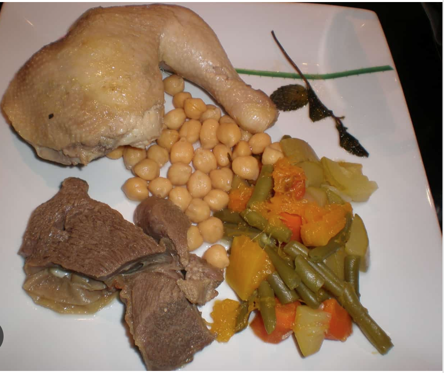 Cocido de pollo y ternera.